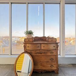 Vintage Victorian Traditional Midcentury Modern Brown Wood Dresser Chest Of Draws with Hanging Mirror (🚚Free Delivery) 