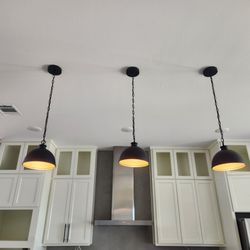 Industrial pendant light fixtures