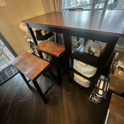 Table W/ 2 Stools