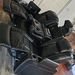 Reclining Couch BEST OFFER MUST GO TODAY