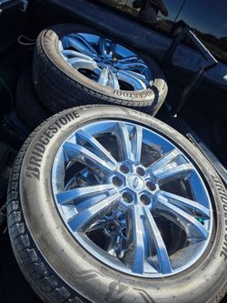 2025 Ford F150 22 inch chrome wheels and 275/50R22 tires