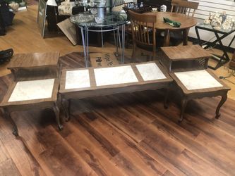 Coffee and end tables (excellent condition )