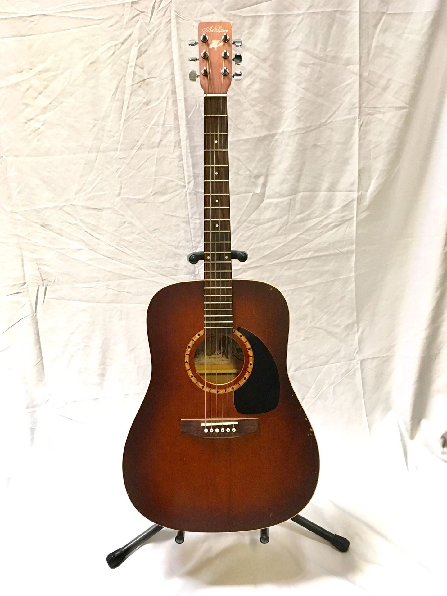 Art & Lutherie Cedar Acoustic Guitar