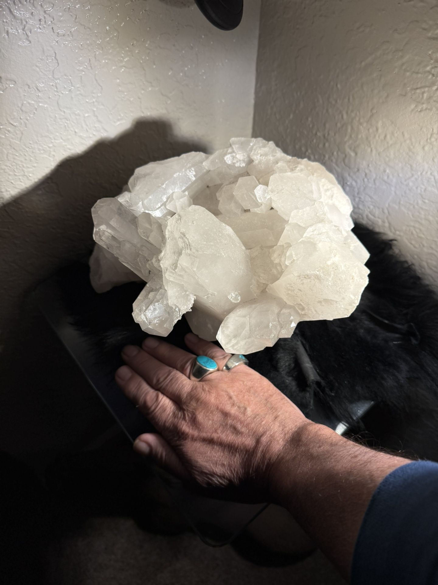 Very large and very heavy quartz cluster