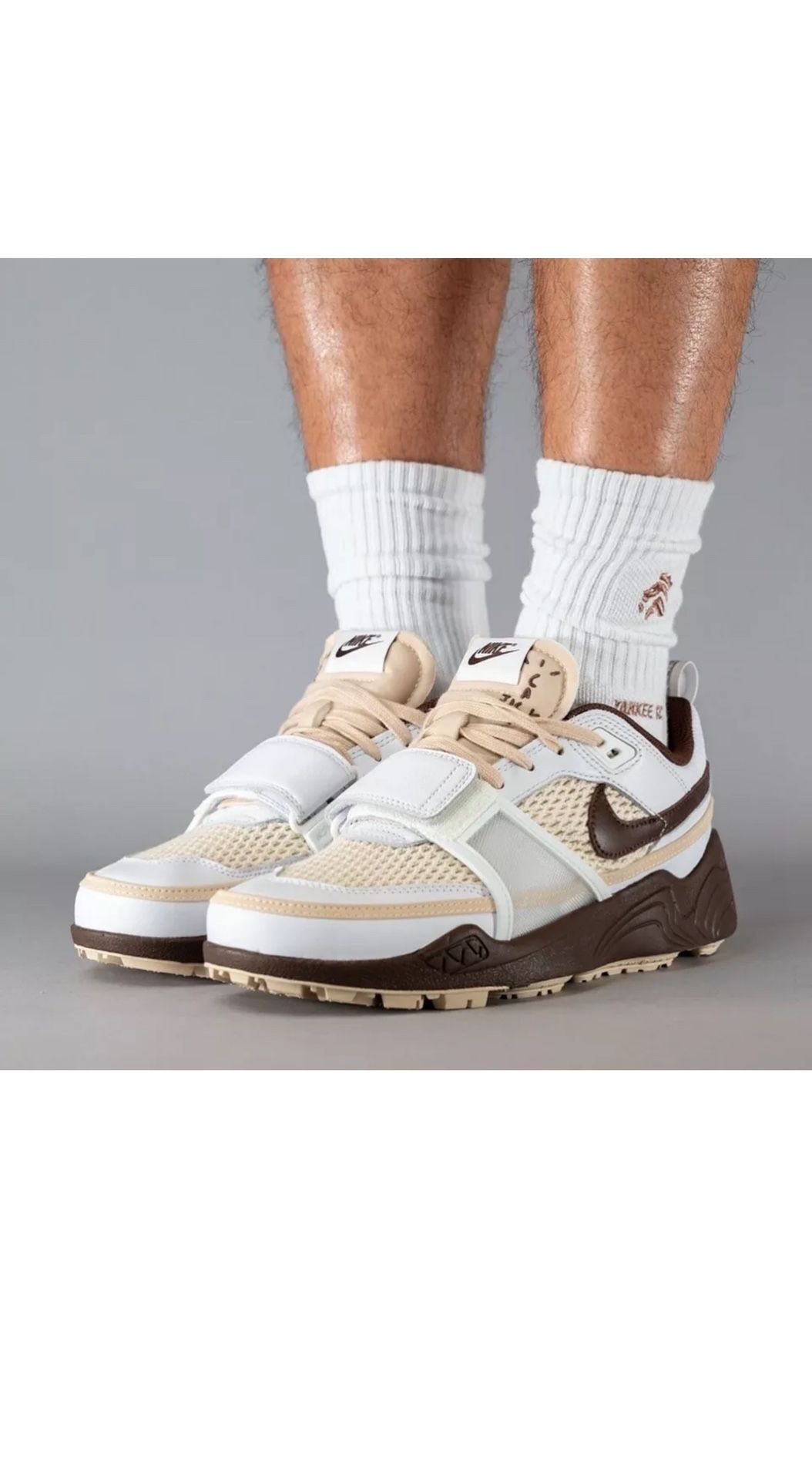 Nike x Travis Scott Zoom Field Jaxx “White Light Chocolate” (Size