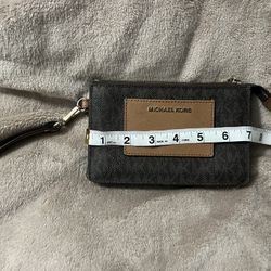 Michael Kors Wristlet 
