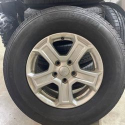 (5) 17in Jeep Wrangler Wheels And Tires