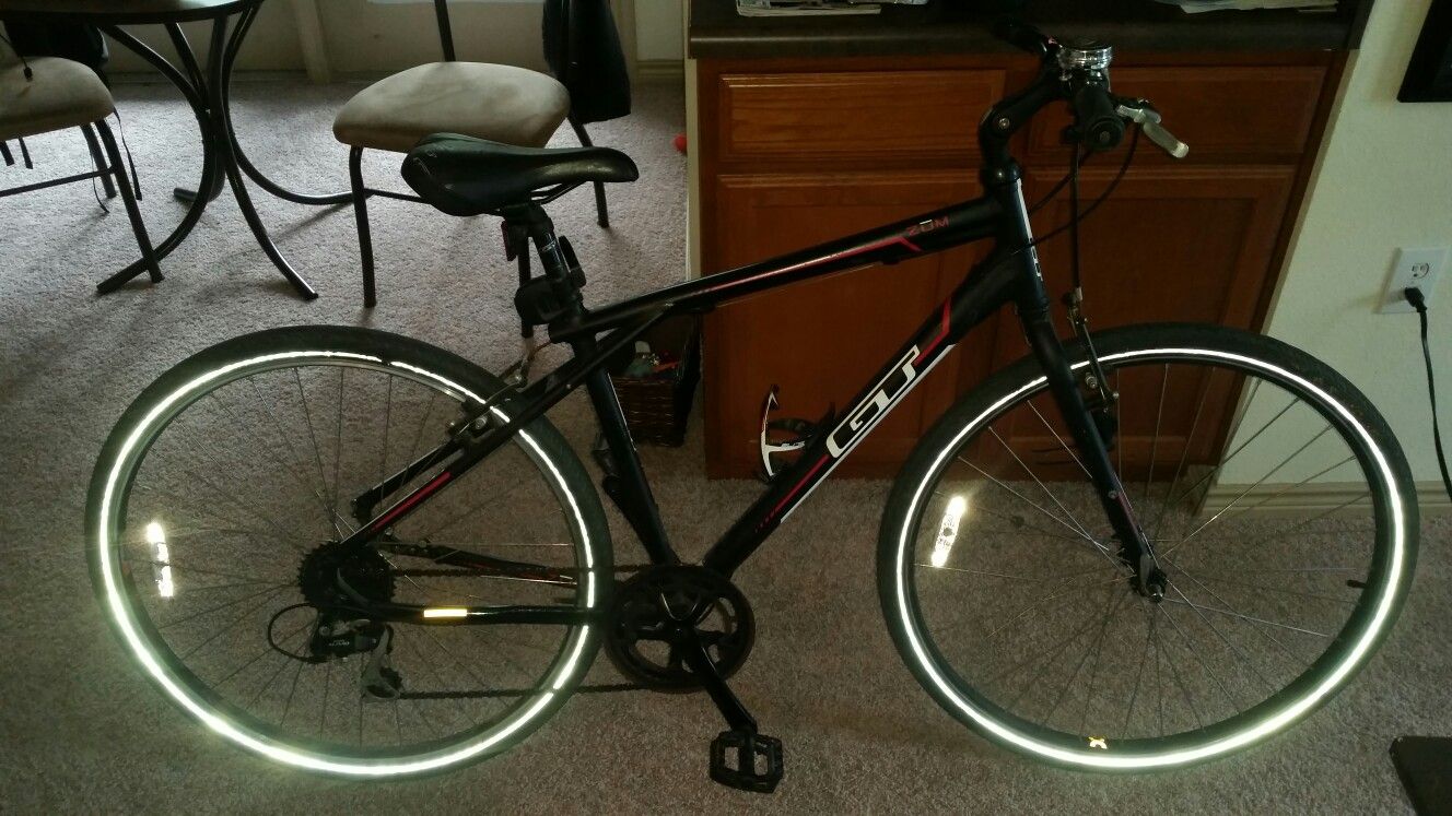 GT zum bicycle medium size frame. 700x40c tires