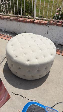 Round large ottoman