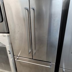 KitchenAid Counter Depth Stainless Steel French Door Refrigerator With Water 💧 And 🧊 inside 