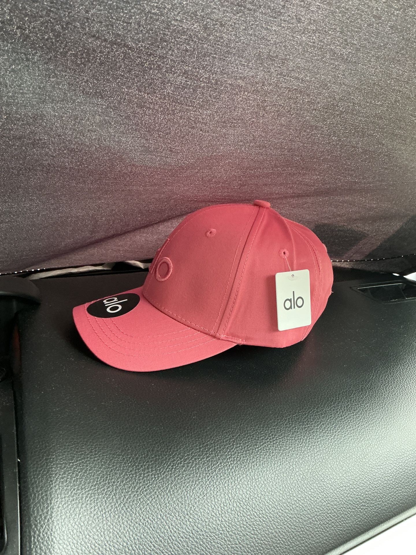 alo yoga wild rose pink (dad hat style strap in back)