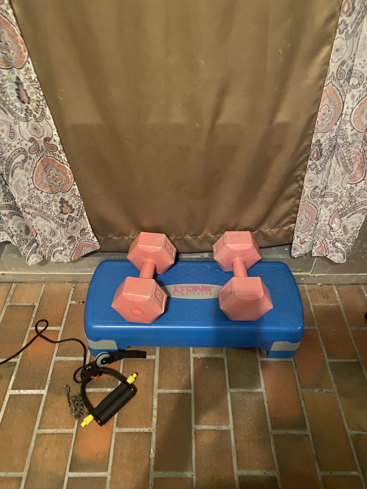 Body Glove Neoprene Dumbbell Hand Weights, Sturdy Hex Shape and Comfort Grip (10lbs) & Tone Fitness Aerobic Stepper, Blue and White