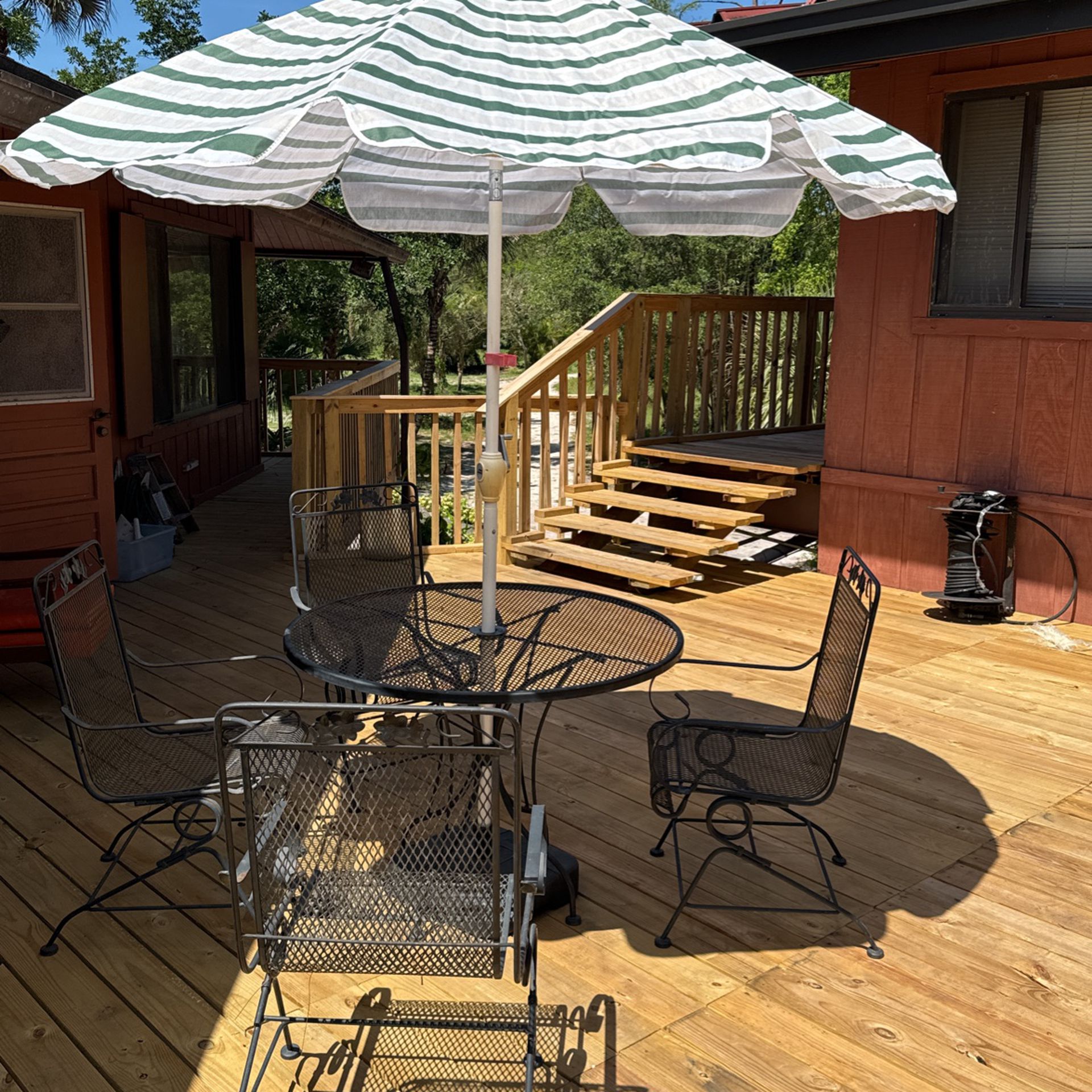 Patio furniture/ metal table with 2 chairs and umbrella