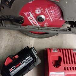 MILWAUKEE CIRCULAR SAW 7-1/4" WITH BATTERY 8.0 AND CHARGER 