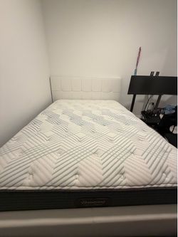 Beautyrest PressureSmart Queen Mattress – Excellent Condition