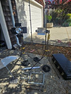Lowell Tota and Omni light kit