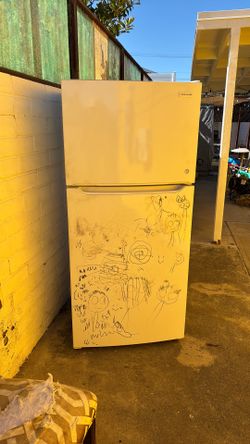Free non working Frigidaire refrigerator freezer