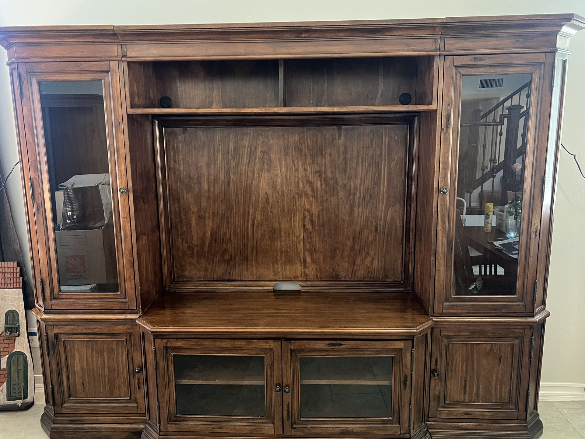 Entertainment Center Bassett