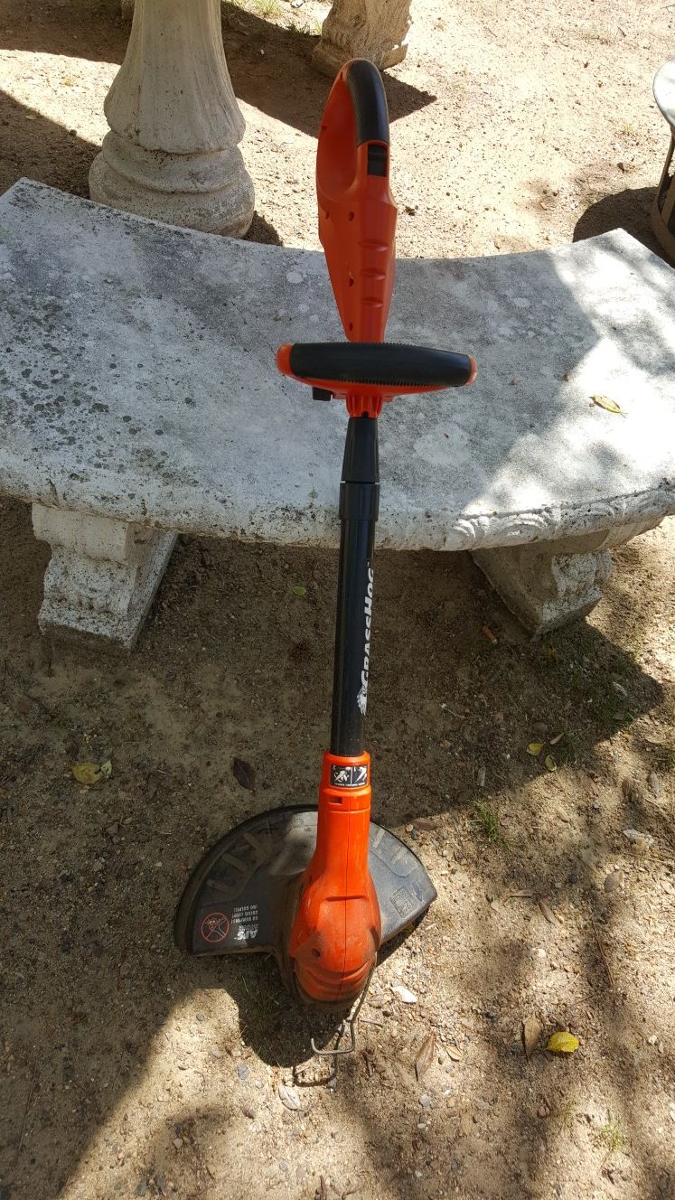 Black and Decker grasshog cordless 18V 12 Trimmer/Edger