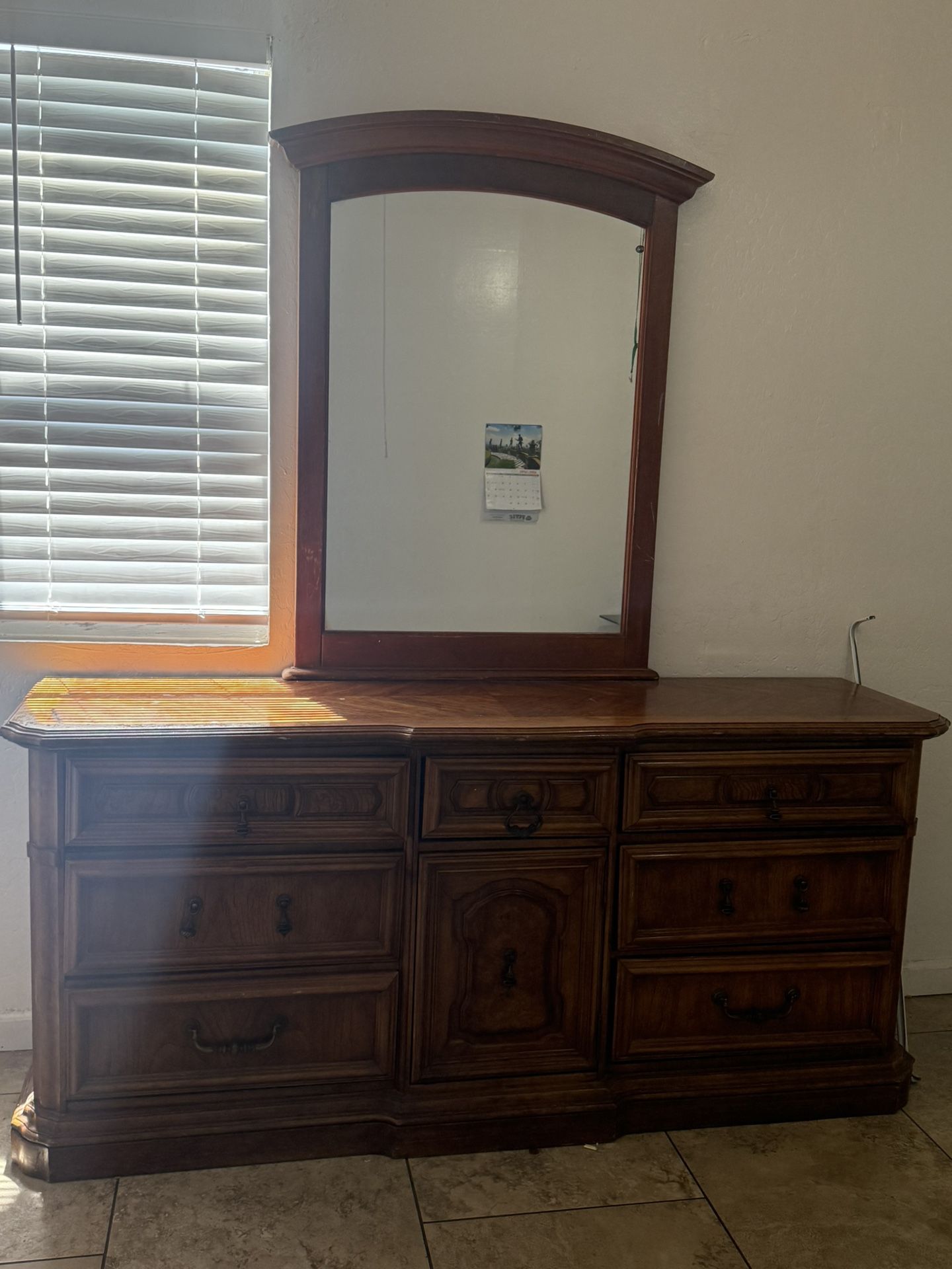 Dresser With Mirror 
