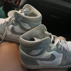 Jordan 1 OG Hyper Royals 