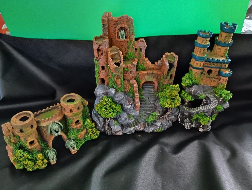 Aquarium Castle Habitat Pieces  FISH TURTLE ETC