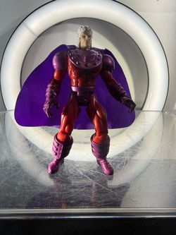 1997 Toy Biz Marvel X-Men Magneto 5" Vintage Action Figure with Cape