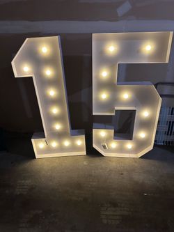 Marquee light numbers for Quincenñeara
