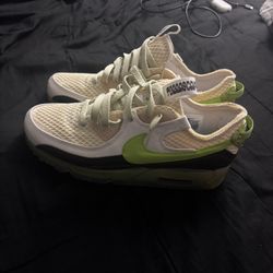 Nike Air maxes 