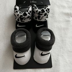 NEW Nike Baby 2 Pk Booties White Black Ankle Cotton Booties Sock Size 0-6 Month