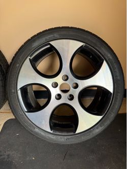 Wheel and tire for Volkswagen GTI