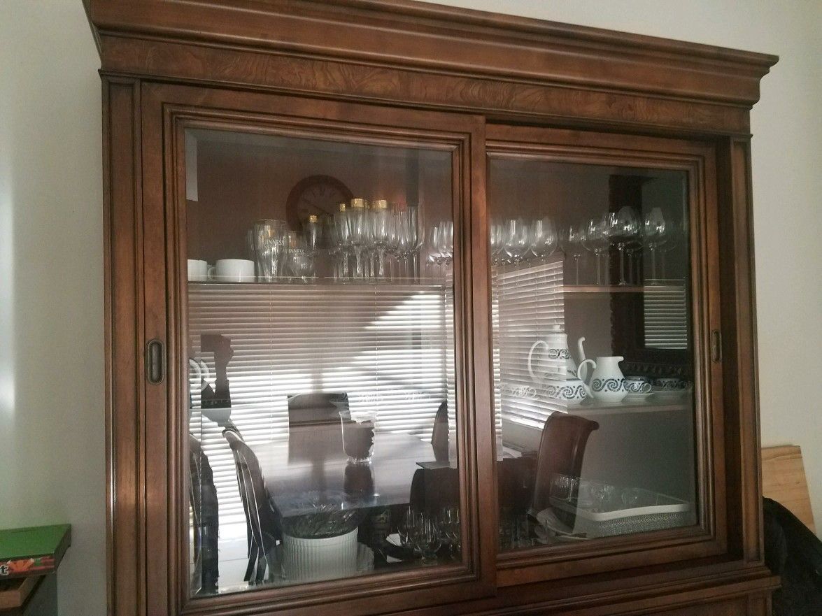 Ethan Allen Townhouse Collection Buffet & Hutch