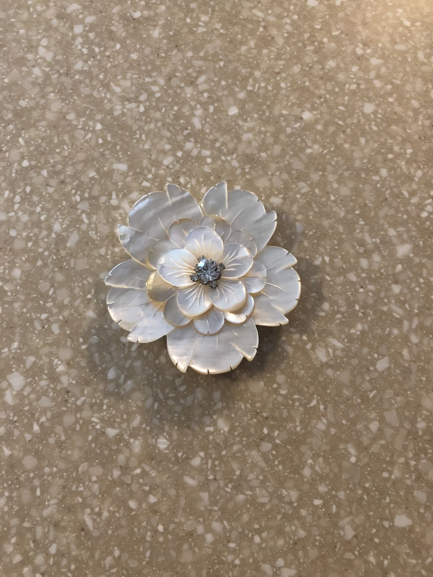 Pearl brooch - magnetized clasp