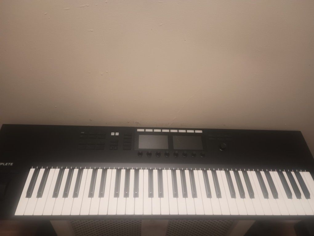 Native Instruments Komplete Kontrol A61 Smart Keyboard Controller
