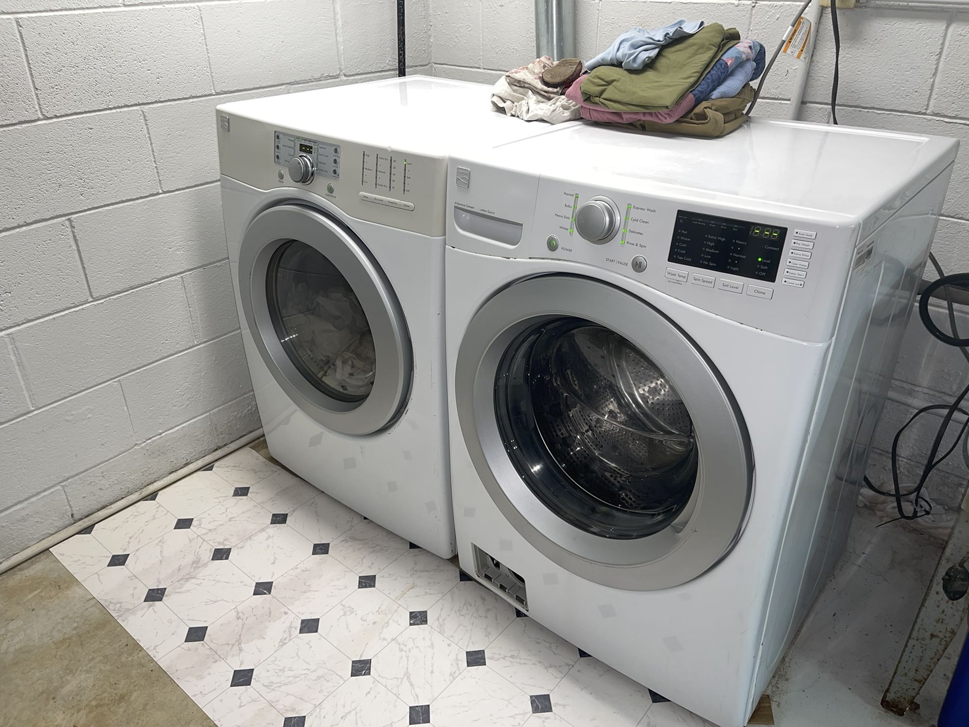 Washer And Dryer Kenmore Set !