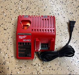 Milwaukee M12 and M18 12-Volt/18-Volt Lithium-Ion Multi-Voltage Battery Charger