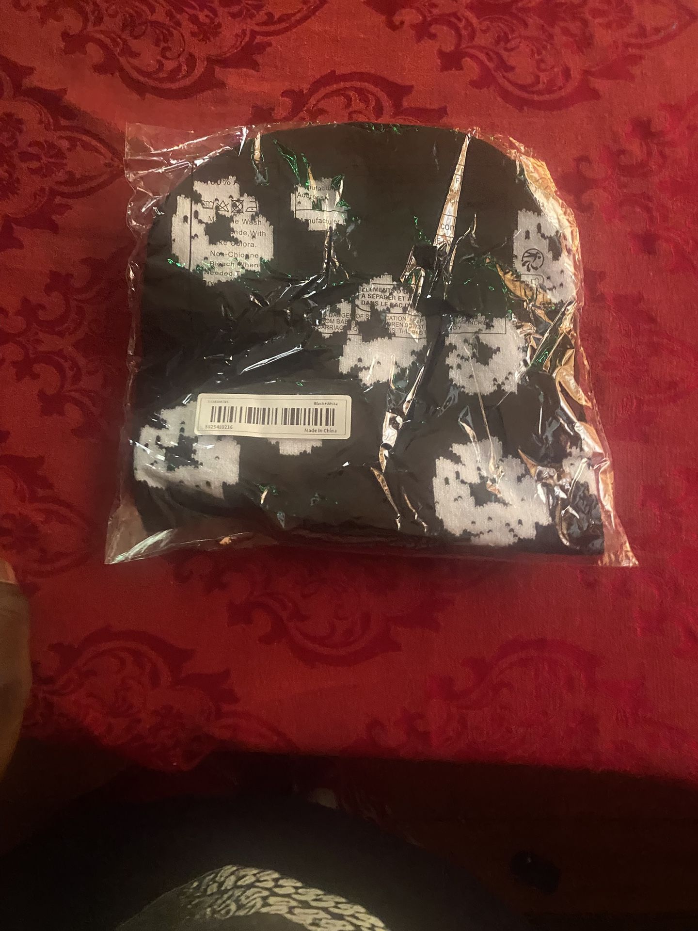 1pc Valentine's Day Floral & Lips Jacquard Knit Beanie - Stretch Fit, Black with White Floral Patterns, Lightweight & Warm for Fall/Winter, Hand Washa