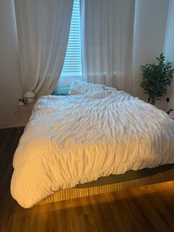Bed frame + mattress