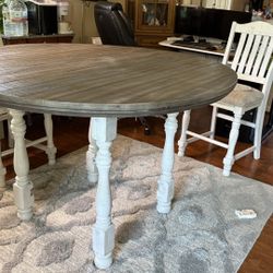 Round Table And 4 Chairs 