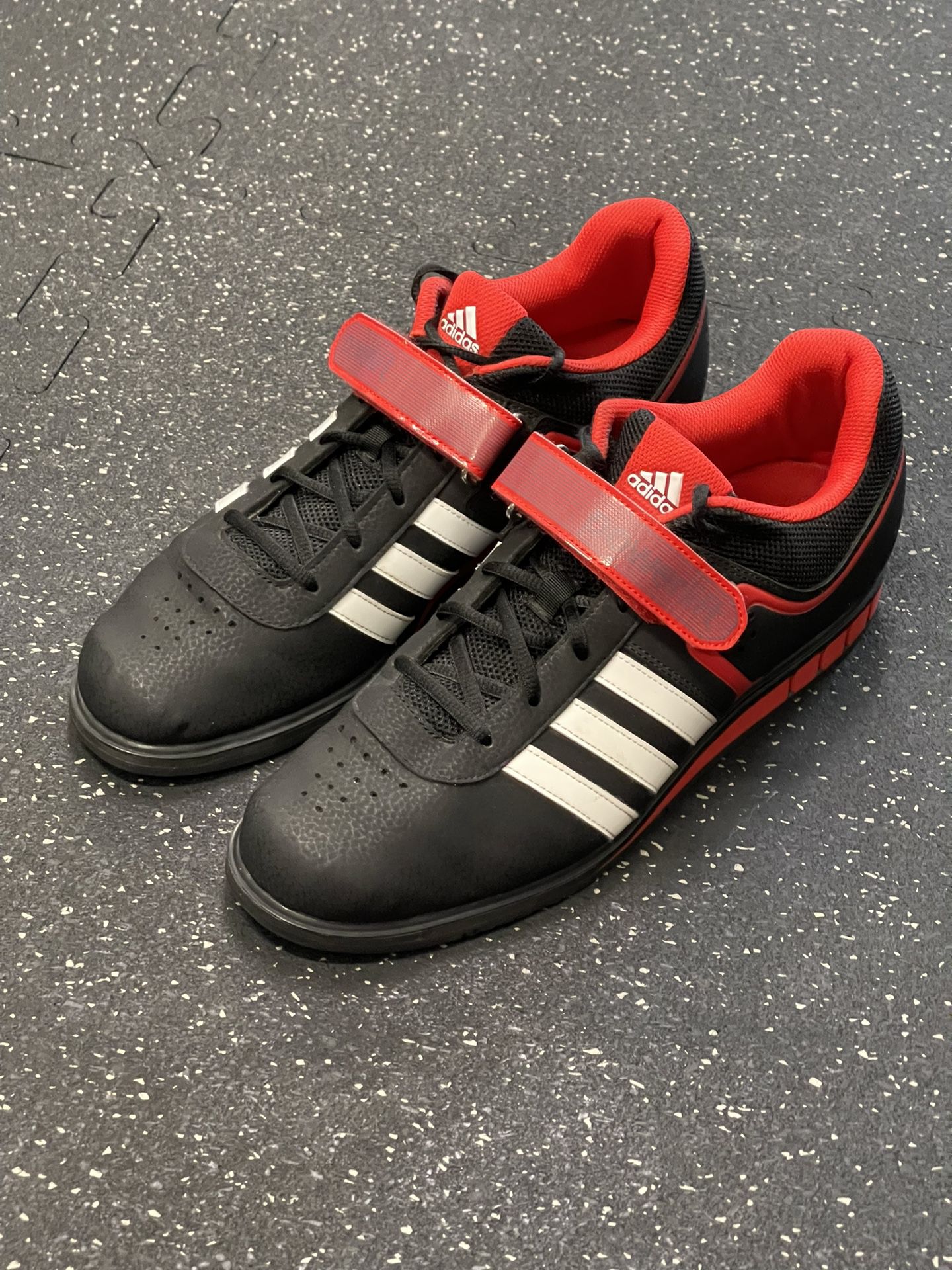 Línea del sitio tuberculosis Preescolar Adidas Powerlift 2 Athletic Weightlifting Shoes Black Red for Sale in Mesa,  AZ - OfferUp