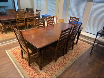 Large Solid wood extension dinning table w/ 6 chairs