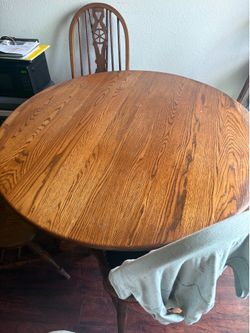 Round Wood table for 4