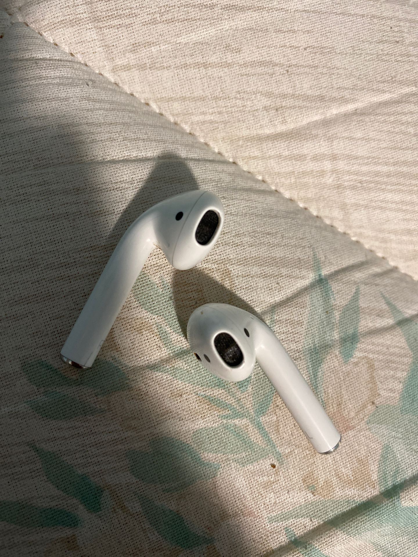 Airpods (Just The Airpods, Gen 1)