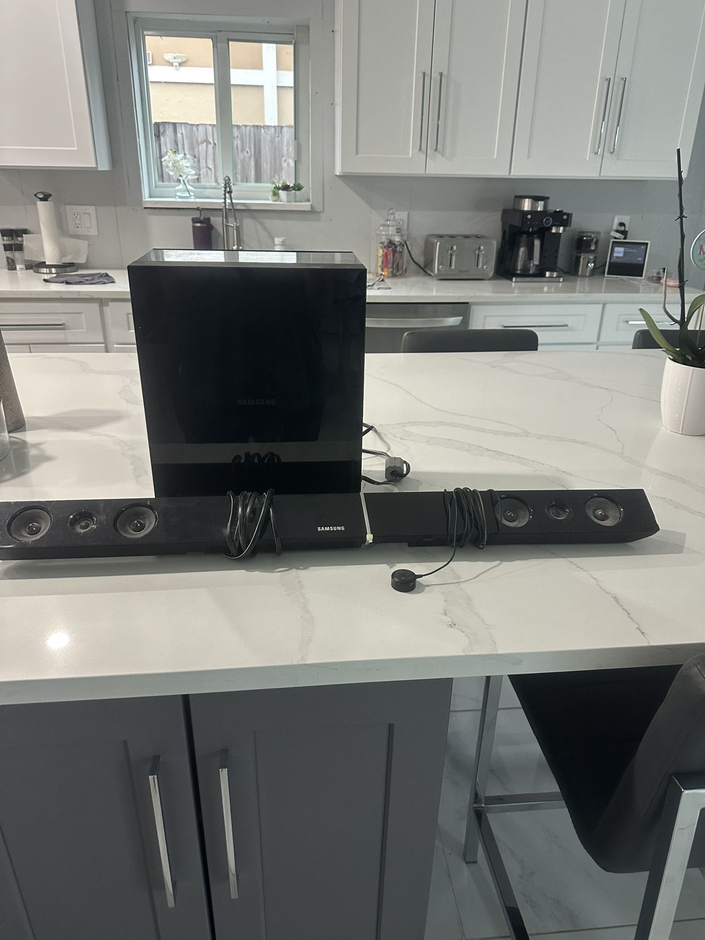 Samsung Sound Bar And Subwoofer