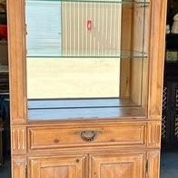 Thomasville Santiago Collection Mirrored Back Lighted Curio Bookshelf 