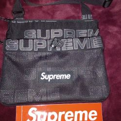 Supreme  Messenger/Cross Body