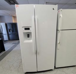 GE Side‑by‑Side Fridge – White, Ice & Water Dispenser
