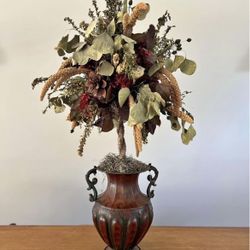 Dried flower arrangement