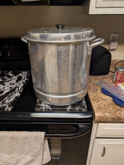 60 quart Pot ( Vintage steamer pot )