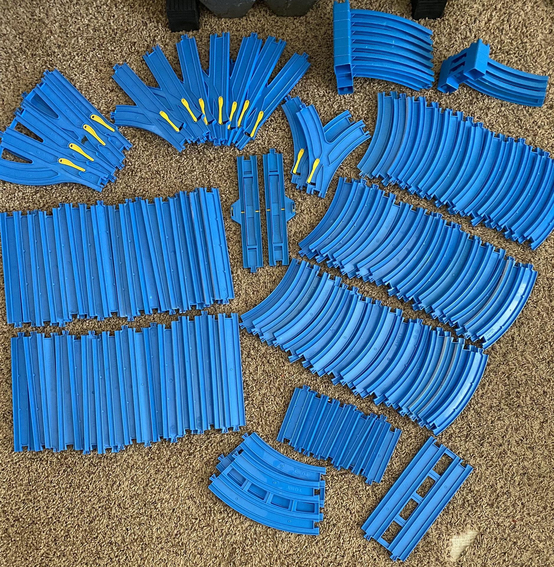 Thomas & Friends Train Tracks-  Over 100 Pieces!!